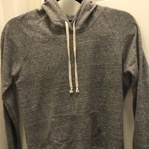 Long sleeved shirt w/ string and hoody